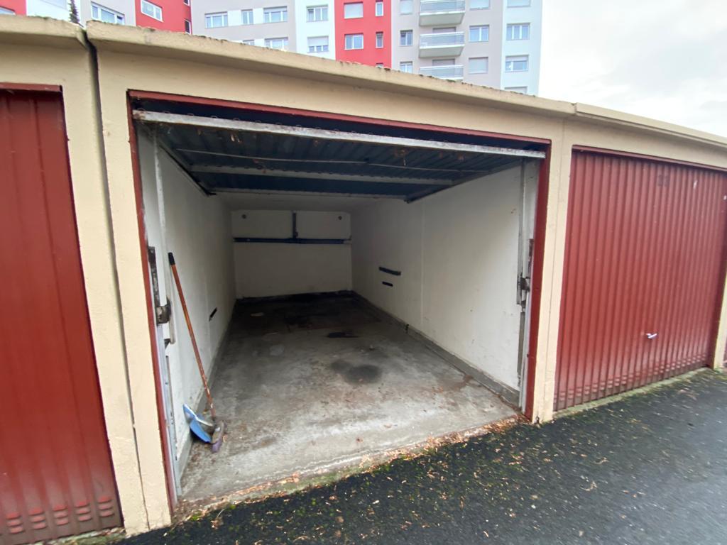 Garage fermé en extérieur à la Meinau