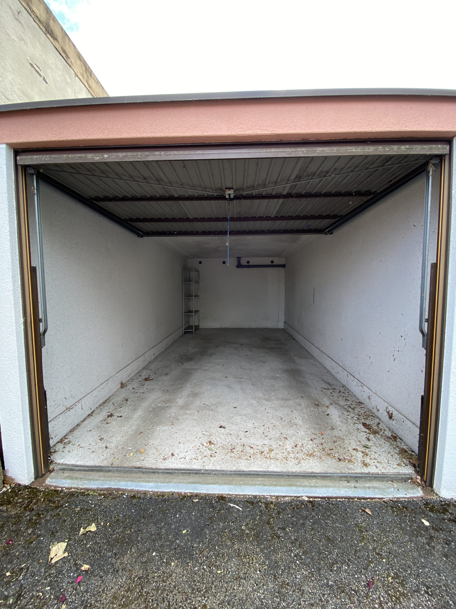 sous offre – Souffelweyersheim, 3 beaux garages fermés