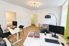 Bureau moderne lumineux et épuré