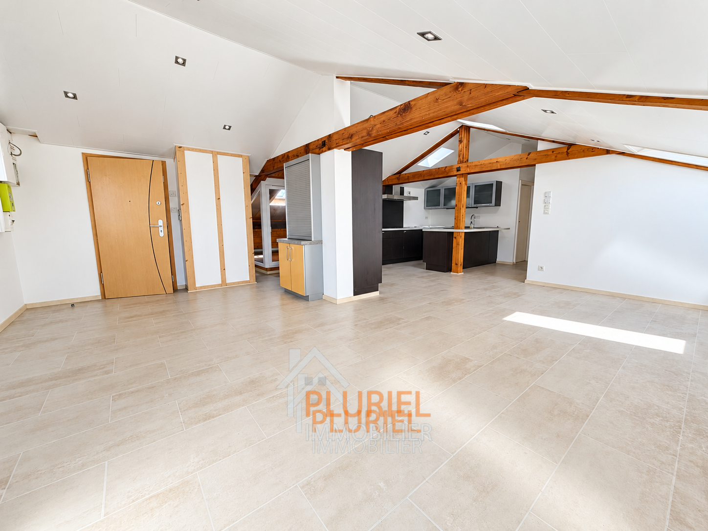 Loft lumineux avec cuisine ouverte