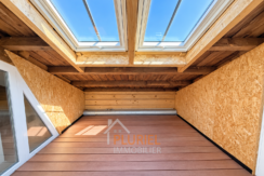 Loft mansardé baigné de lumière