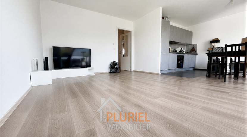 appartement_minimaliste_avec_cuisine_moderne