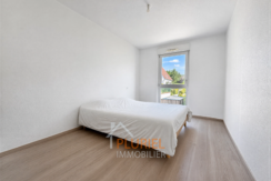 chambre_minimaliste_lumineuse_et_├®pur├®e