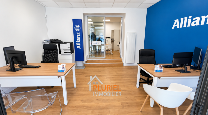 Bureau Allianz moderne et épuré