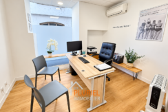 Bureau moderne aux accents motivants