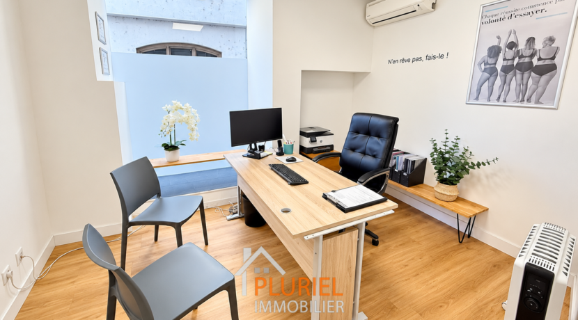 Bureau moderne aux accents motivants
