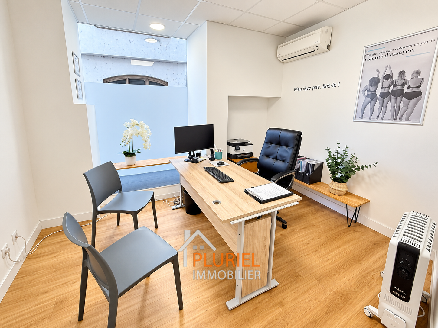 Bureau moderne aux accents motivants