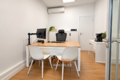 Bureau moderne et lumineux