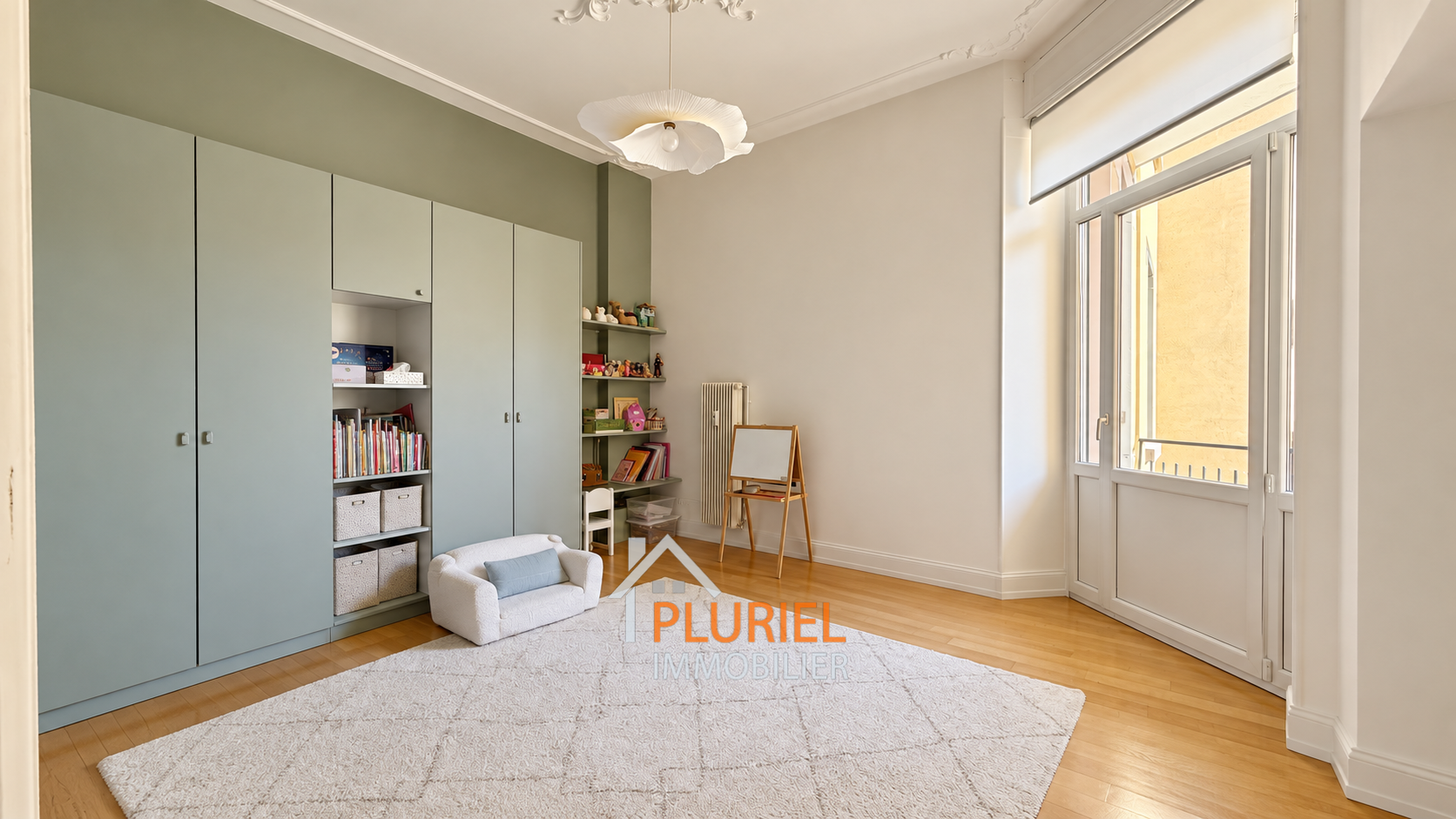 Chambre d’enfant moderne aux tons sauge