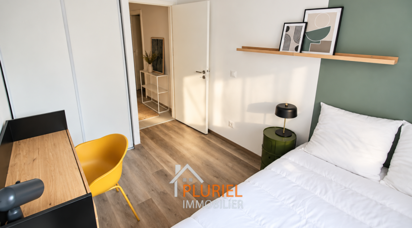 Chambre scandinave baignée de lumière