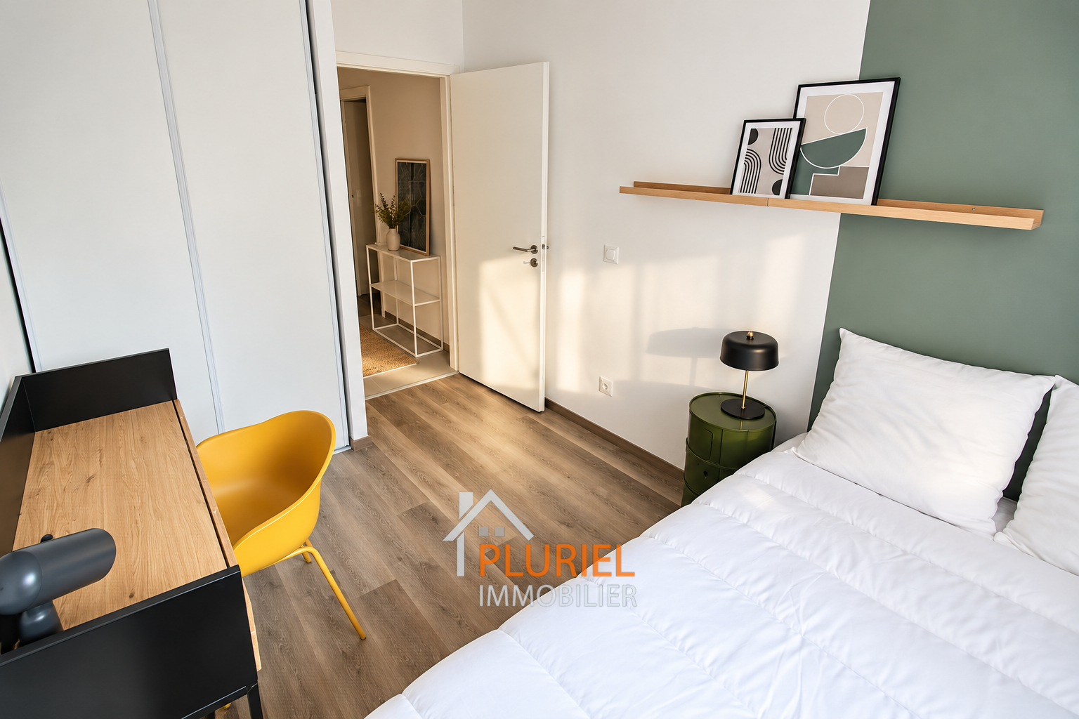 Chambre scandinave baignée de lumière