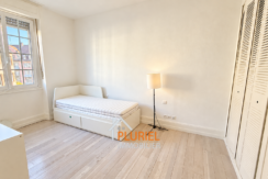 Chambre scandinave baignée de lumière