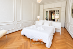 Chambre scandinave élégante et lumineuse