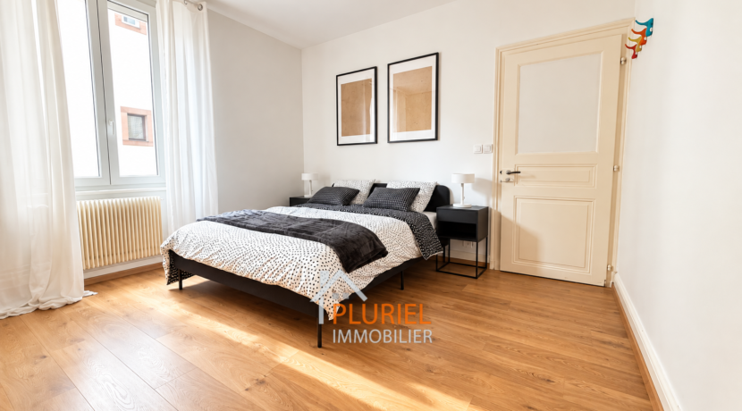 Chambre scandinave lumineuse et épurée-2