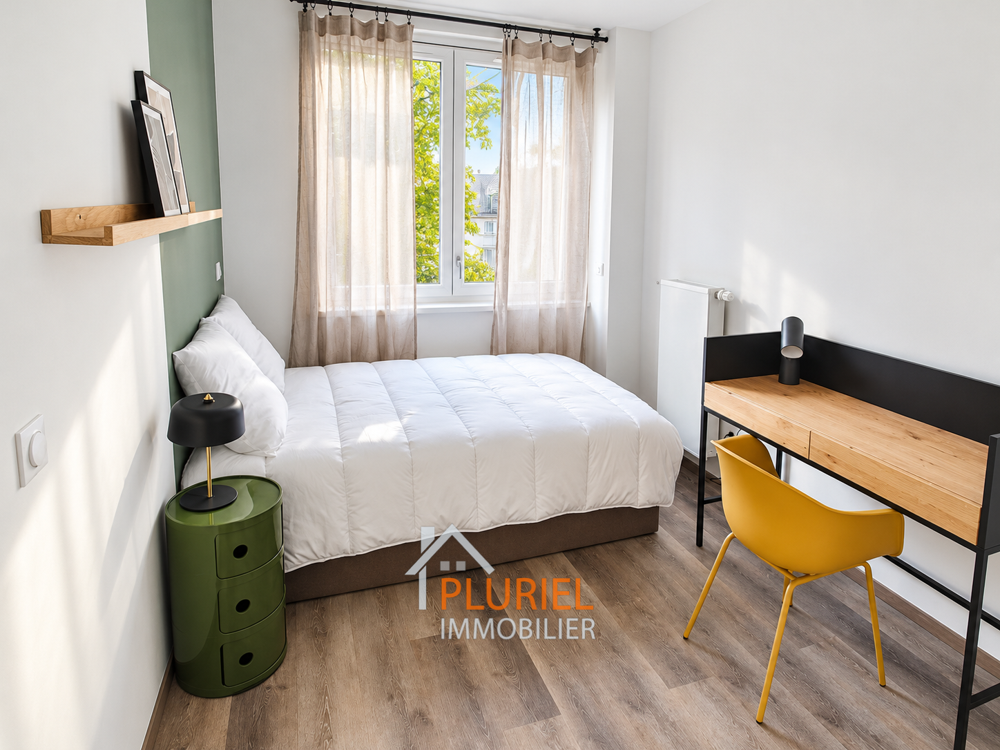 Chambre scandinave lumineuse et minimaliste