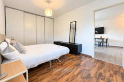 Chambre scandinave ouverte sur le séjour