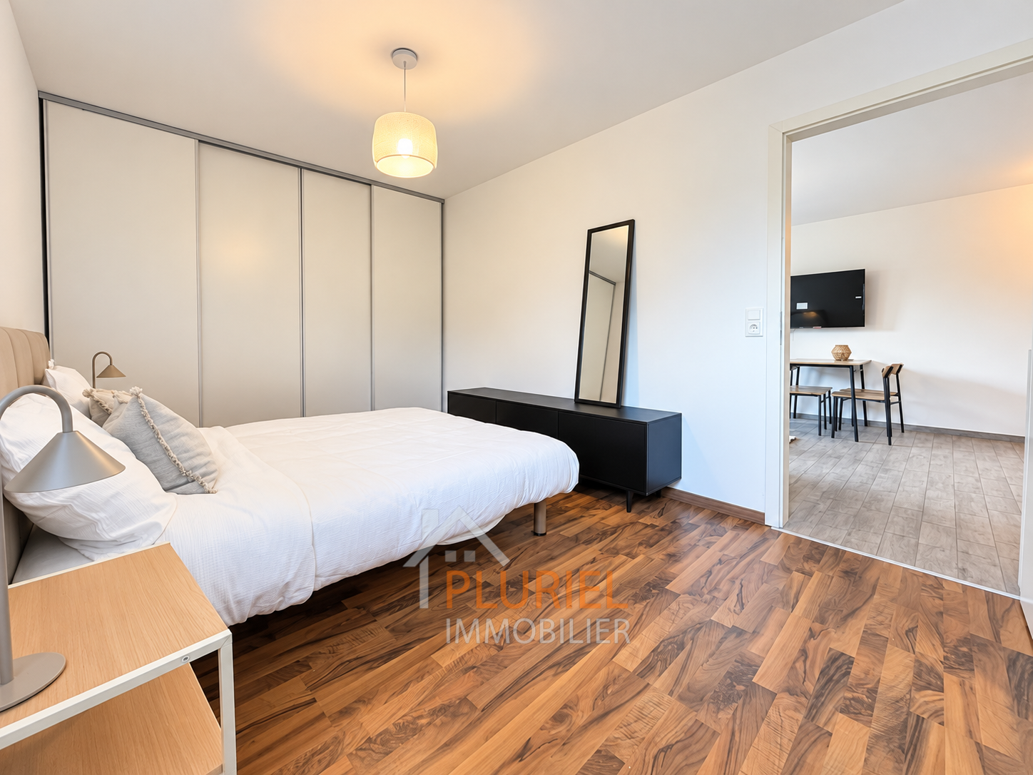 Chambre scandinave ouverte sur le séjour