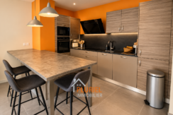 Cuisine moderne aux accents orange