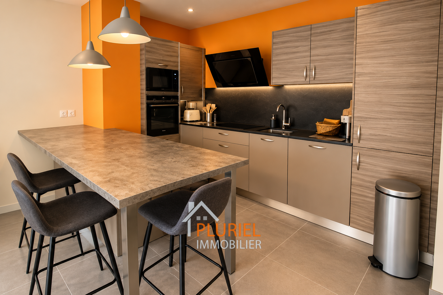 Cuisine moderne aux accents orange