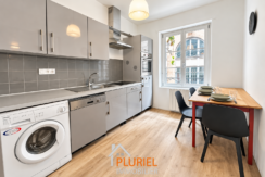 Cuisine moderne avec coin repas lumineux