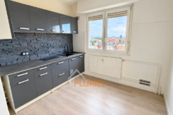 Cuisine moderne baignée de lumière үйл