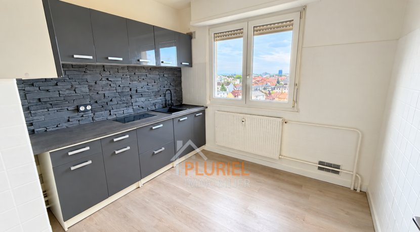 Cuisine moderne baignée de lumière үйл