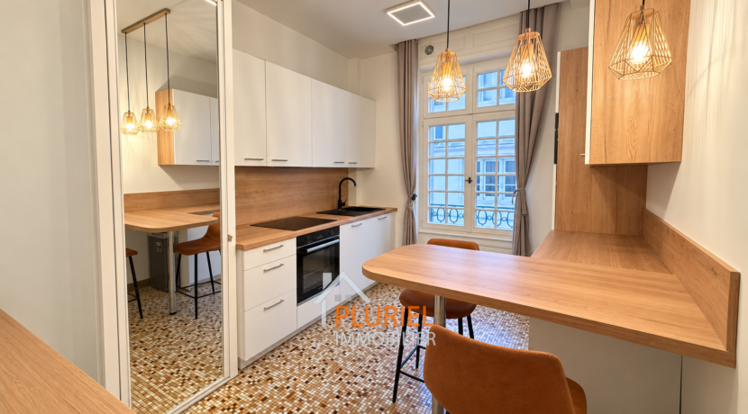 Cuisine scandinave chaleureuse et moderne