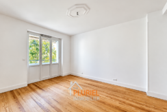 Intérieur d’appartement baigné de lumière
