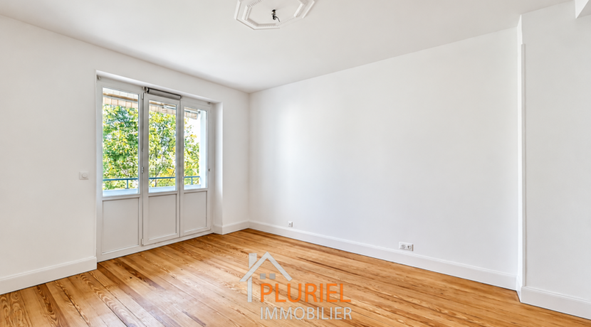 Intérieur d’appartement baigné de lumière