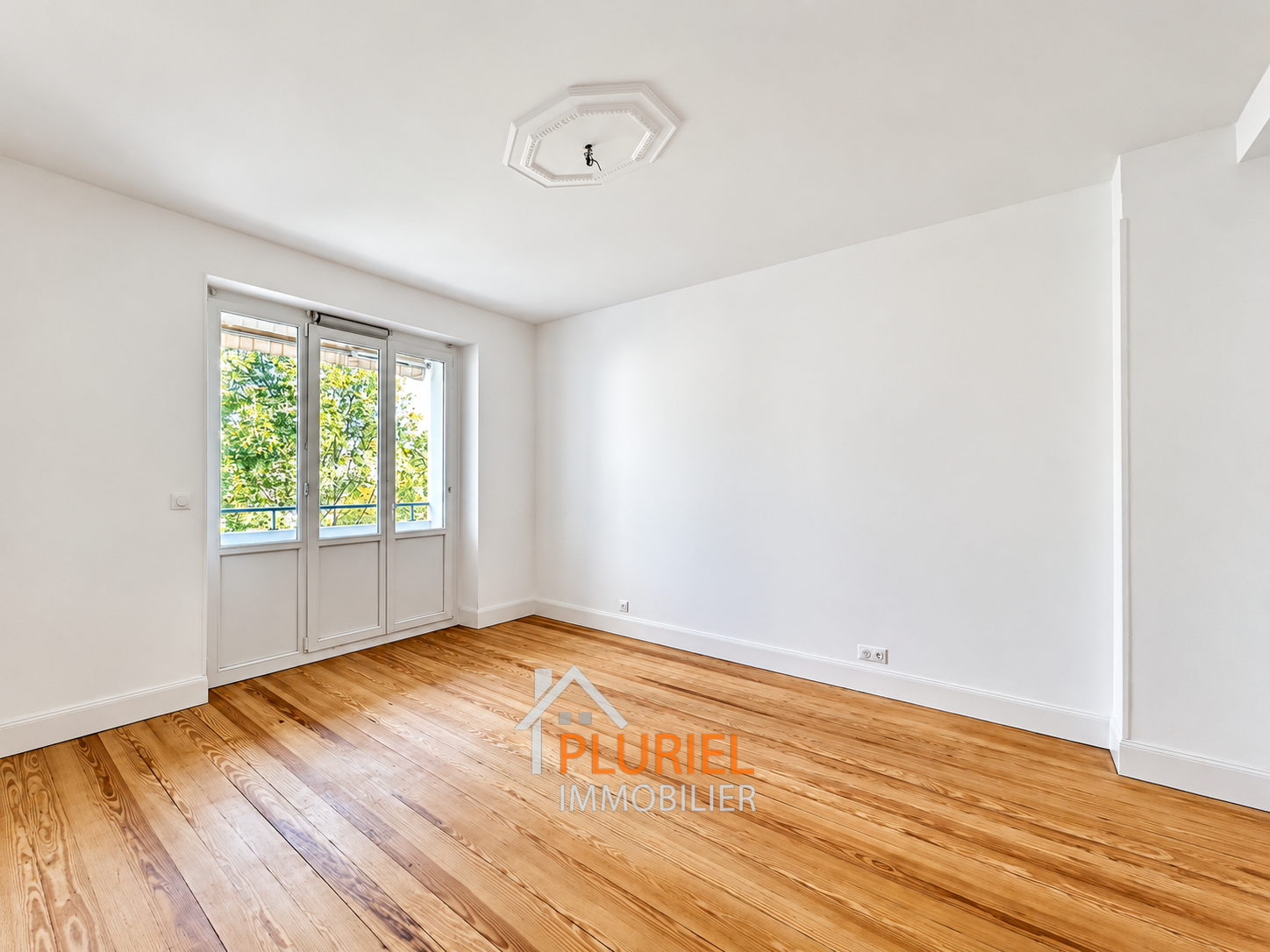 Intérieur d’appartement baigné de lumière
