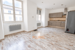 Intérieur lumineux d’appartement moderne
