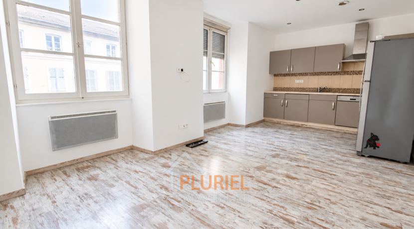 Intérieur lumineux d’appartement moderne