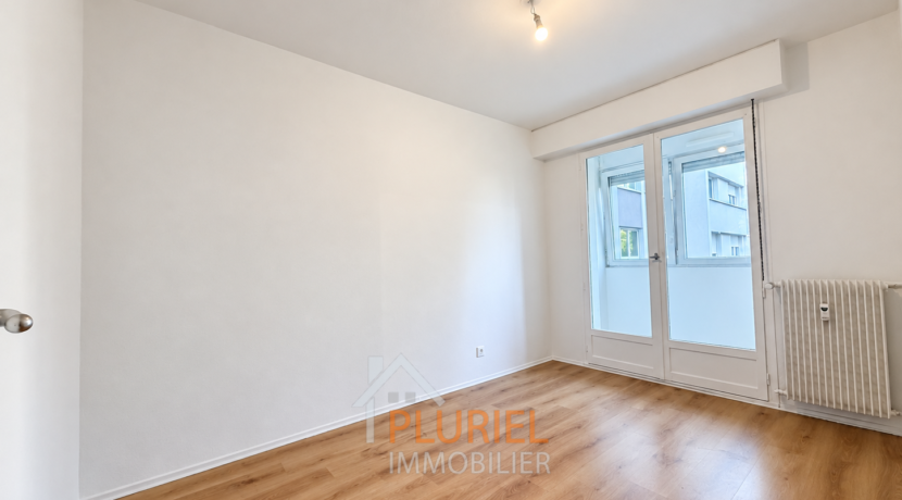 Intérieur lumineux d’un appartement vide