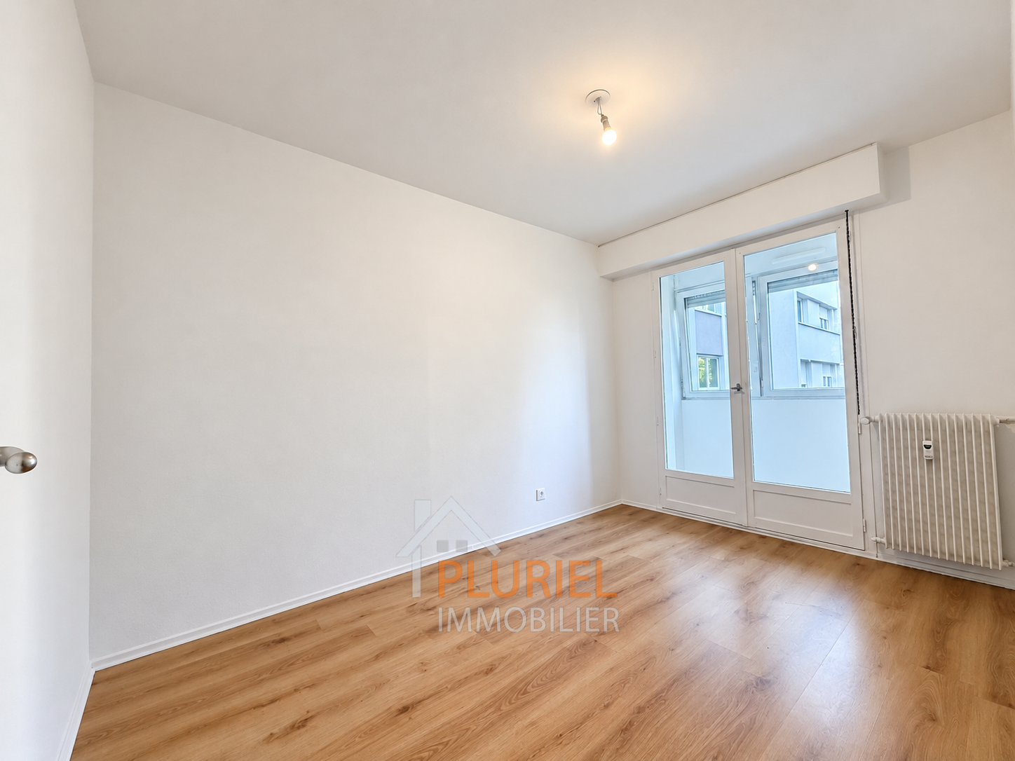 Intérieur lumineux d’un appartement vide