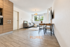 Intérieur scandinave lumineux et chaleureux
