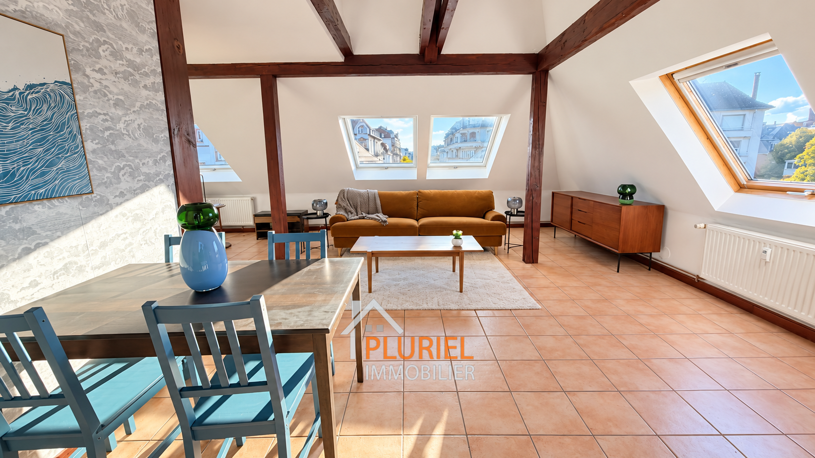 Loft scandinave baigné de lumière