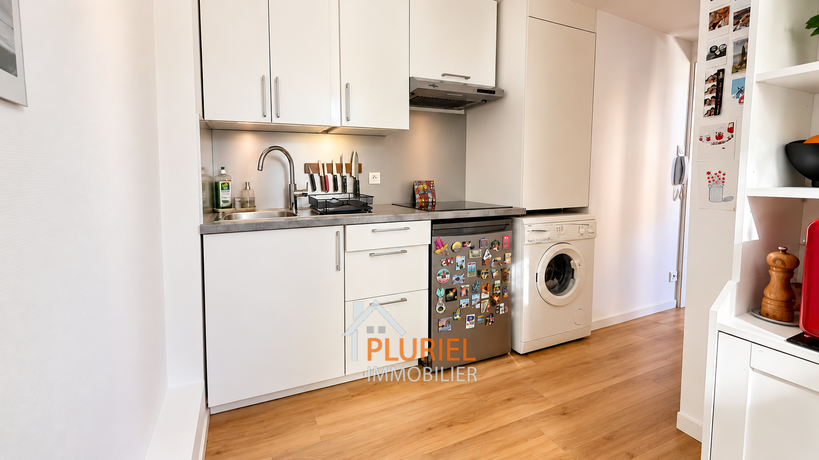 Petite cuisine moderne et lumineuse