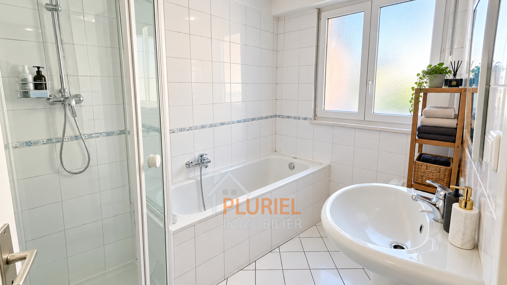 Salle de bain moderne et lumineuse-2