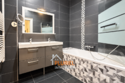 Salle de bains moderne gris anthracite